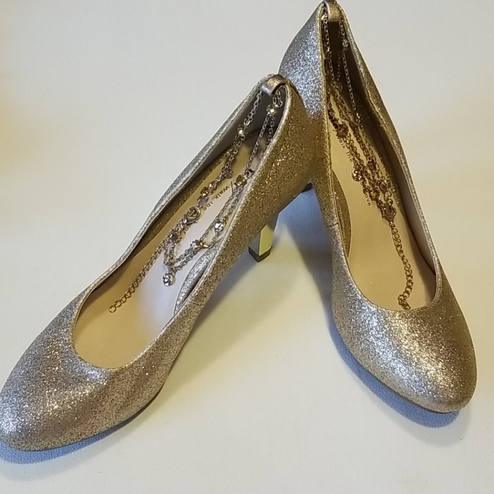 Size 7 Sparkling Tata Heels With Ankle Chain